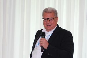 Markus Quicken (SupplyOn)) demonstrated the advantages of an industry solution